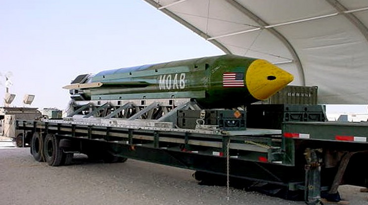 A bomba 9,5 tonna, ebből 8,1 tonna a robbanóanyag /Fotó: AFP