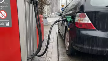 Ceny paliw w Polsce. Po ponad miesiącu podwyżek nareszcie widoczny spadek
