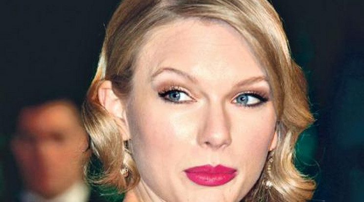 Kisajátította a strandot Taylor Swift