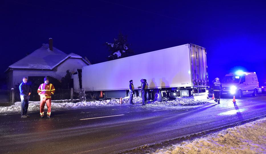 A baleset a 3-as úton történt / Fotó: MTI -  Máthé Zoltán