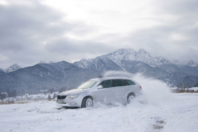 TOPR i Skoda Superb: zimowe klimaty w tatrach