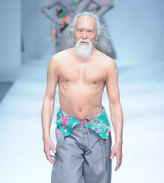 80-Year-Old-Grandpa-Tries-Modeling-For-The-First-Time-And-Totally-Slays-His-Runway-Debut-581df6a348b0b__700