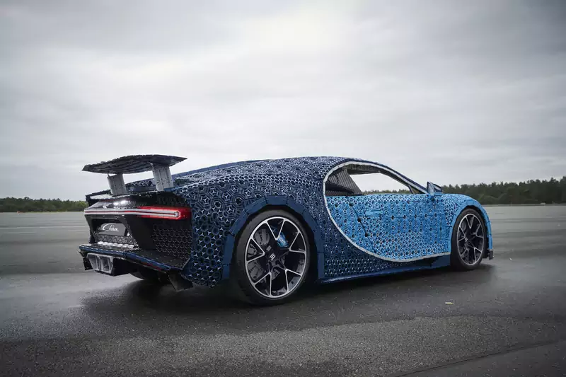 Bugatti Chiron złożony z LEGO Technic