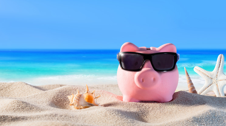 Ne hagyjuk ki a nyaralás pénzügyi tervéből az utalás, a pénzváltás és a kártyahasználat miatt keletkező költségeket sem /Fotó: Shutterstock