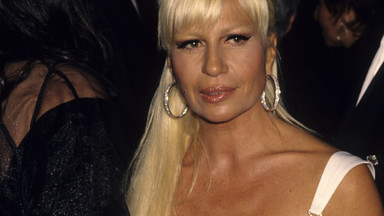 Donatella Versace kończy 68 lat. Tak się zmieniała zadziorna Włoszka
