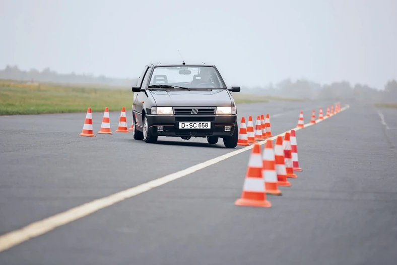 Uno Turbo to poważny zawodnik: świetny silnik, 
bogate wyposażenie i przestronne wnętrze. Niestety, ma też wady.