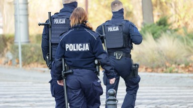 Były policjant wszedł z kolegami do domu swojej byłej żony. Zwyzywali ją i pobili jej partnera