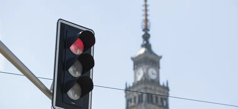 Nie trzy, a cztery światła. Naukowcy chcą, by sygnalizacja przyszłości miała dodatkowy kolor