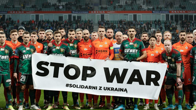 Piłkarska solidarność w czasie wojny. Kluby PKO Ekstraklasy pomagają ukraińskim rodzinom