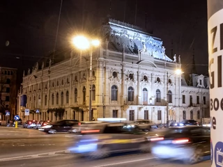 Iluminacja fasady rewitalizowanego Pałacu Poznańskich w Łodzi