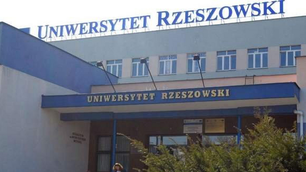 Uniwersytet Rzeszowski już wystartował z rekrutacją. Wśród 54 kierunków oferuje 7 nowości. Najważniejsza to 6-letnie studia magisterskie kończące się uzyskaniem tytułu lekarza.