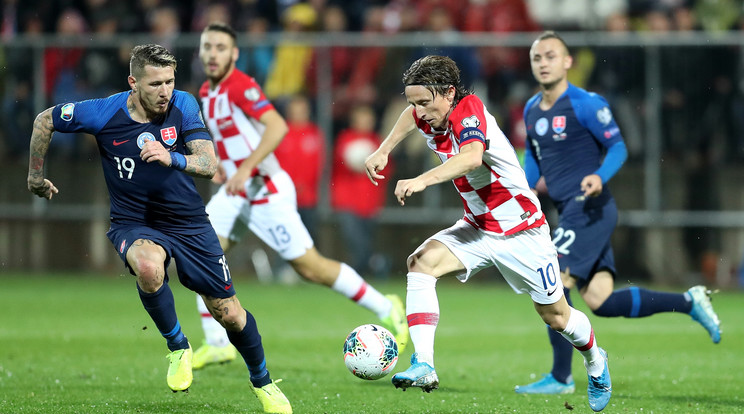 Luka Modric és társai hátrányból fordítottak Szlovákia ellen, így csoportjukat megnyerve jutottak ki a kontinenstornára / Fotó: GettyImages