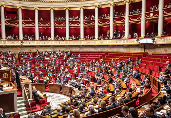 Francja wpisała prawo do aborcji do konstytucji. Poparła to nawet skrajna prawica