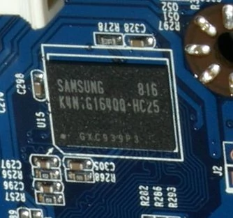 Jako pamięć układu graficznego wykorzystano kość Samsunga
