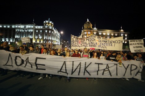 Kolona ispred zgrade Vlade Srbije