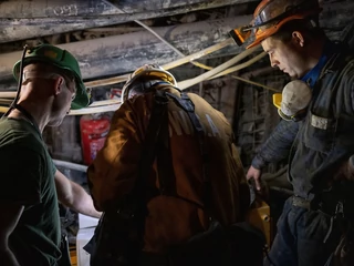 Górnicy pracujący w będącej w budowie kopalni Bzie-Dębina w Jastrzębiu Zdroju