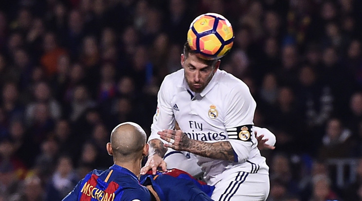 Sergio Ramos a 90. percben fejelte a labdát a kapuba, beállítva a Barcelona Real Madrid rangadó 1-1-es végeredményét / Fotó: AFP