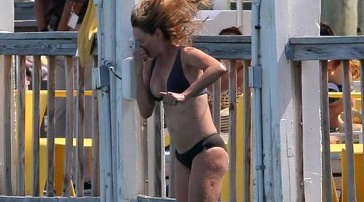 Uma Thurman 45 évesen is vadító bikiniben!