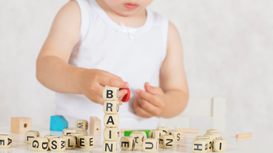 Zabawki, pasty do zębów, materace... Chemikalia, które mogą zaszkodzić rozwojowi mózgu dziecka, są niemal wszędzie