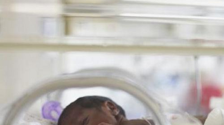 Eladták a csecsemőt a kórházi szülészetről