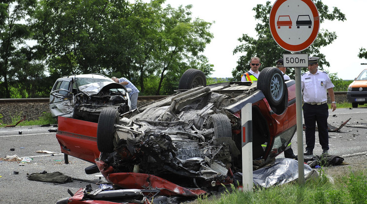 Halálos baleset történt Debrecen közelében, a 33-as főúton - Fotó: MTI Czeglédi Zsolt
