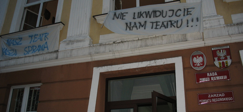 Protest przeciwko likwidacji Teatru Dzieci Zagłębia. "Starosta salwował się ucieczką"