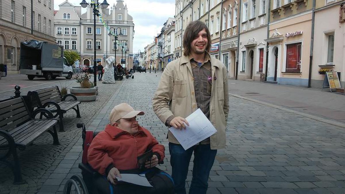 Przedstawiciele opolskich struktury Partii Zieloni oraz Partii Razem wyszli z propozycją podpisania przez prezydenta Kontraktu Społecznego dla pracowników i pracowniczek. Nie chcą, aby nowi inwestorzy ściągani do Opola wyzyskiwali mieszkańców miasta.