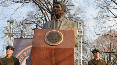 Zdewastowano pomnik Ronalda Reagana w Warszawie