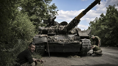 Ukraina się wykrwawia. Dlaczego Zachód opóźnia dostawy broni? 