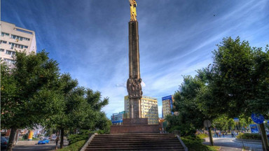 Co dalej z Pomnikiem Wdzięczności w Szczecinie? Radni chcą przeniesienia, mieszkanka figurę Matki Boskiej
