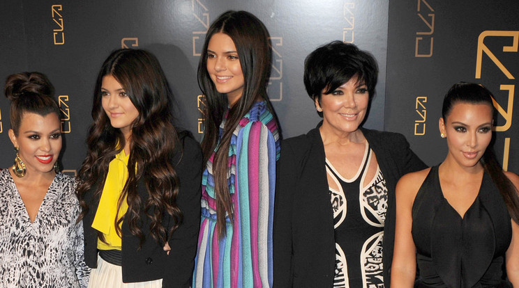 A Kardashian-Jenner klán lányait gyakran láthatjuk pucéran / Fotó: Northfoto