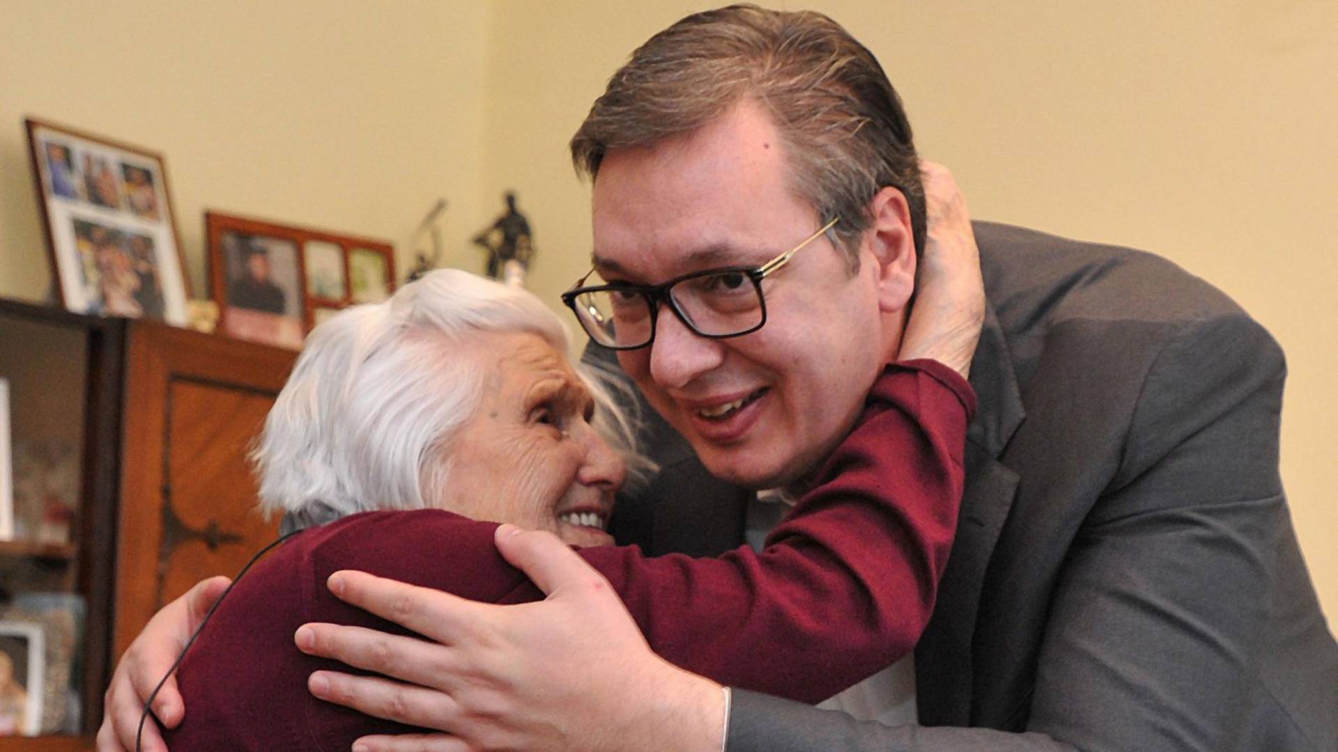 Tužna poruka koju šalje Vučićeva poseta najstarijoj ženi u Srbiji