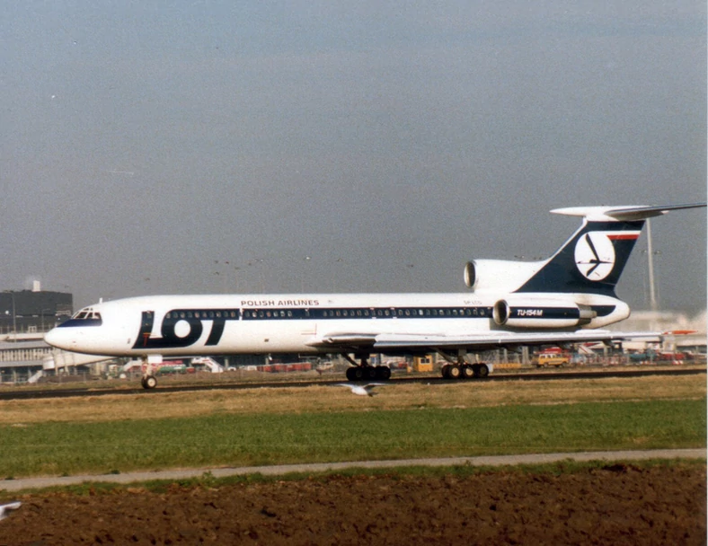 LOT-owski Tu-154M