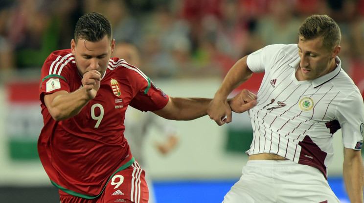 Szalai Ádám a lettek ellen előbb gólt szereztt, utána megsérült /Fotó: AFP