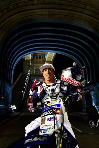 Red Bull X-Fighters: backflip na londyńskim Tower Bridge