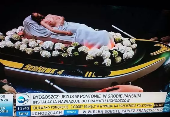 Grób Pański w Bydgoszczy przebija wszystko: Jezus w pontonie nawiązuje do dramatu uchodźców