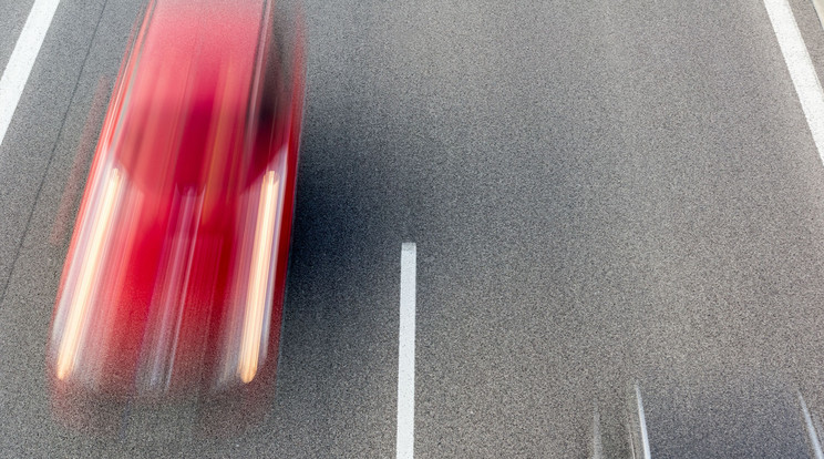 Közel 200km/h-ás sebességgel repesztett végig egy autó a 44-es főúton Békásmegyer felé, és nem ő volt az egyetlen gyorshajtó.  / Illusztráció: Shutterstock