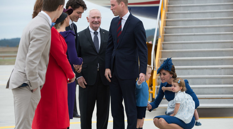 Katalin hercegné és családja Kanadába érkezésükkor/Fotó:AFP