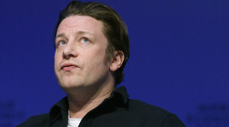 Jamie Oliver meglepő alakú fát fogadott örökbe/ Fotó: AFP