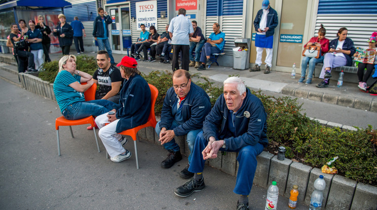 A hazai 206 Tesco áruház közül tizennyolc nem fogadott vásárlókat a dolgozók sztrájkja miatt /Fotó: Balogh Zoltán