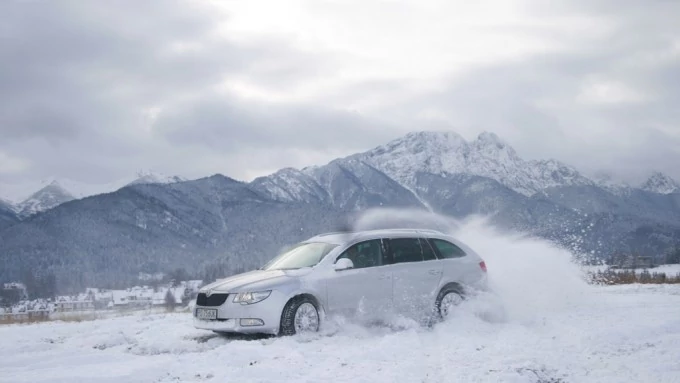 TOPR i Skoda Superb: zimowe klimaty w tatrach