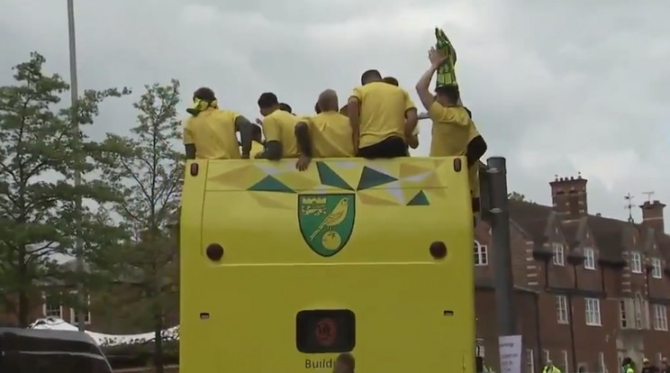 A Norwich City feljutott az angol élvonalba, ezt ünnepelte az egész város /Fotó: Twitter