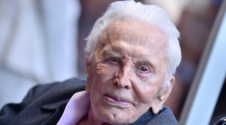 Kempingezni ment a 102 éves Kirk Douglas /Fotó: Northfoto