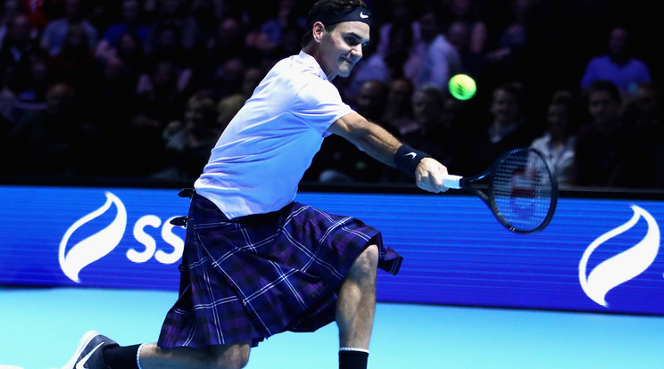 Roger Federert a skót szoknya sem zavarta, nyerte a 
mérkőzést a skót kockás 
sapkás Andy Murray ellen /Fotó: GettyImages