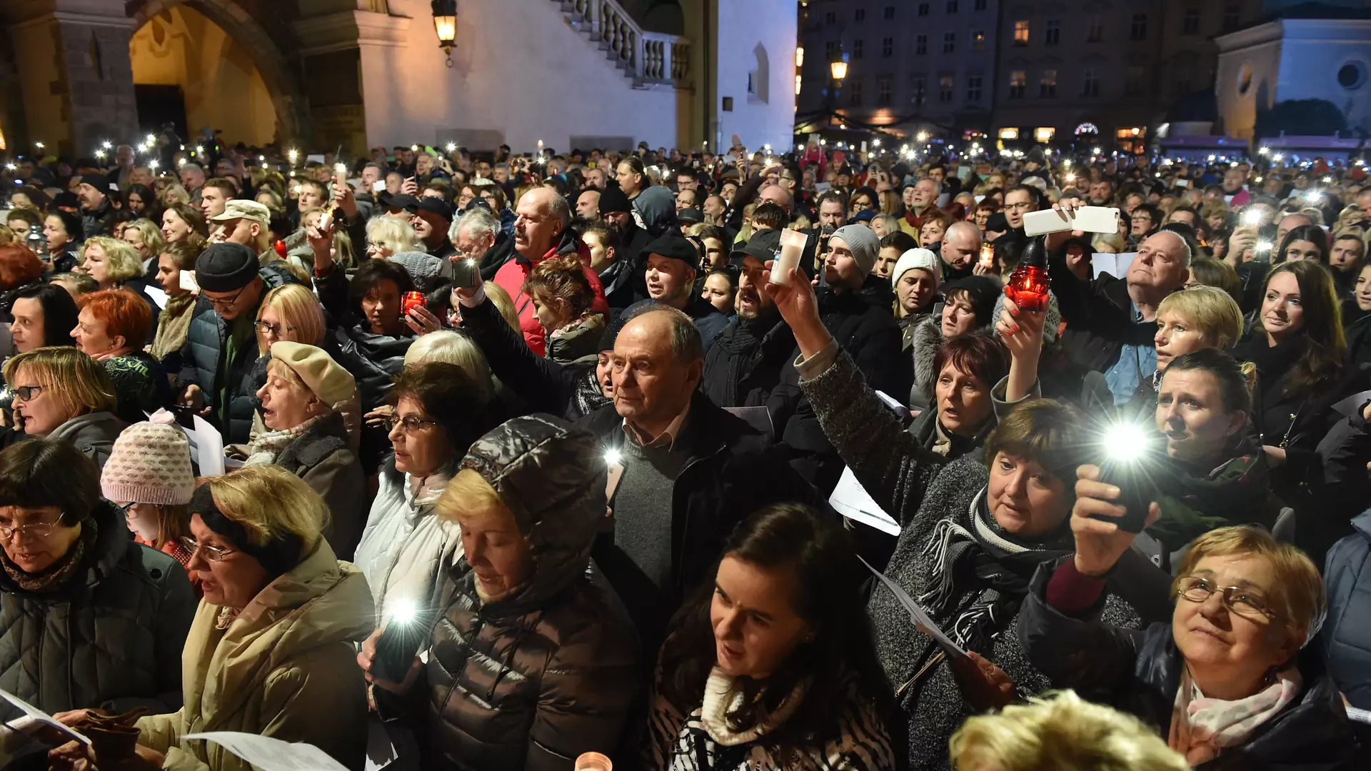 Tłumy w Krakowie pożegnały Leonarda Cohena