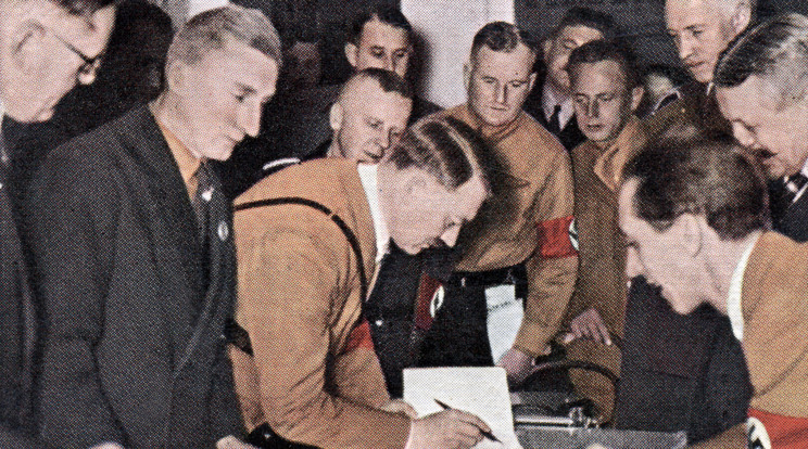 Adolf Hitler 1933-ban Münchenben/Fotó:Northfoto