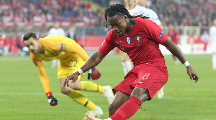 Renato Sanches (jobbra) és
társai az olaszok után a lengyeleket is legyőzték a Nemzetek Ligájában /Fotó: Profimedia-reddot