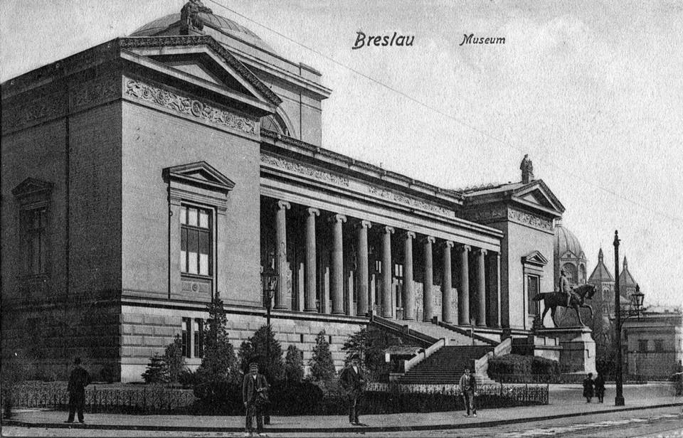 Ogromny gmach Śląskiego Muzeum Sztuk Pięknych został nieznacznie uszkodzony w czasie wojny. Niszczał do rozbiórki w 1964 roku. W jego miejscu zbudowano szkołę