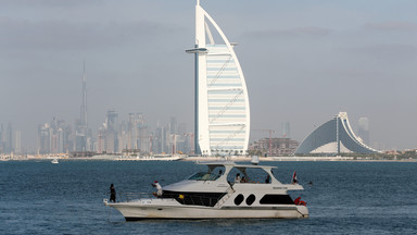 Kontrowersje wokół "luksusowej turystyki szczepionkowej" do Dubaju