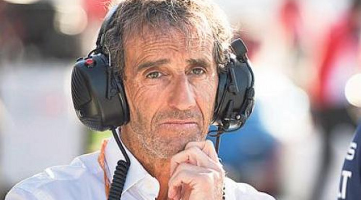 Alain Prost beszáll a Lotus-csapatba 